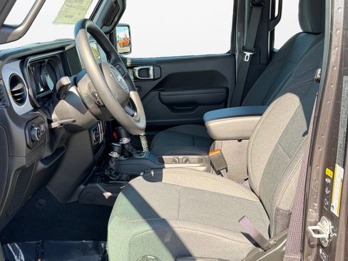 New 2026 Jeep Gladiator Sport AWD/4WD image 11