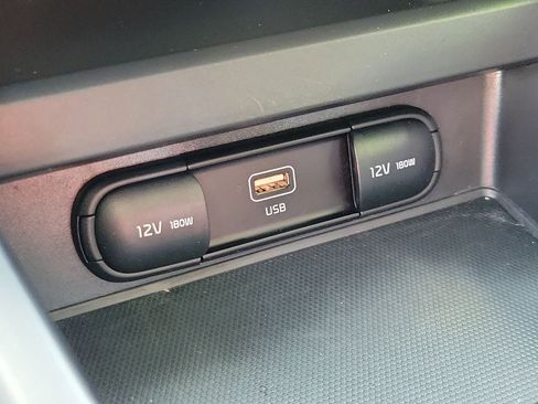 Used 2025 Kia Soul LX w/ LX Technology Package FWD image 26