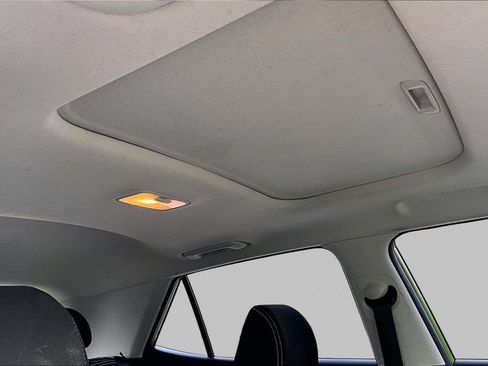 Used 2023 Hyundai Venue SEL FWD image 29