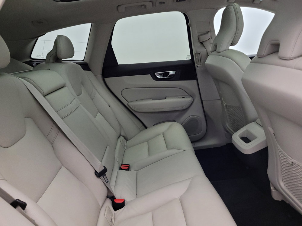 Used 2019 Volvo XC60 T5 Momentum w/ Premium Package AWD/4WD image 19