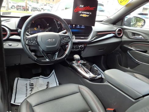 Certified 2025 Chevrolet Trax RS w/ Driver Confidence Package FWD image 14