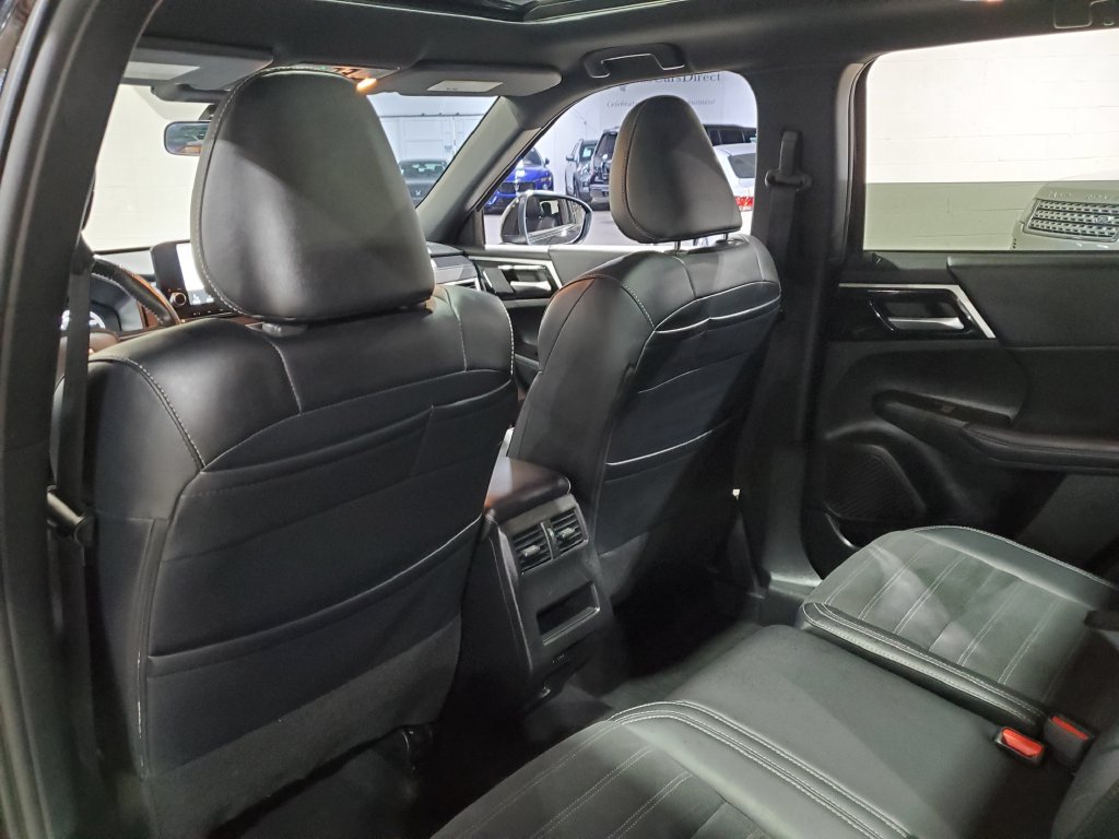 Used 2024 Mitsubishi Outlander SE Black Edition FWD image 28