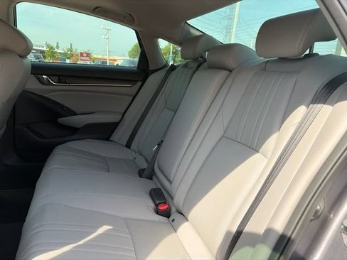Used 2018 Honda Accord Touring image 9