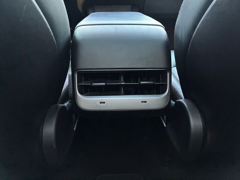 Used 2021 Tesla Model Y Long Range image 18