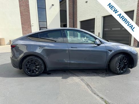 Used 2022 Tesla Model Y Long Range AWD/4WD image 9