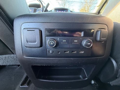 Used 2017 Chevrolet Suburban LT image 28