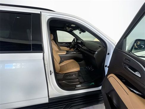 Used 2021 Cadillac Escalade ESV Sport w/ LPO, ONYX Package image 29