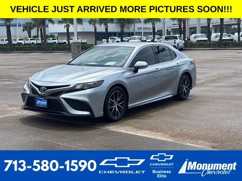 Used 2024 Toyota Camry SE FWD image 1