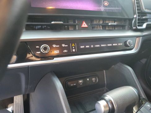 Certified 2024 Kia Sportage EX image 20