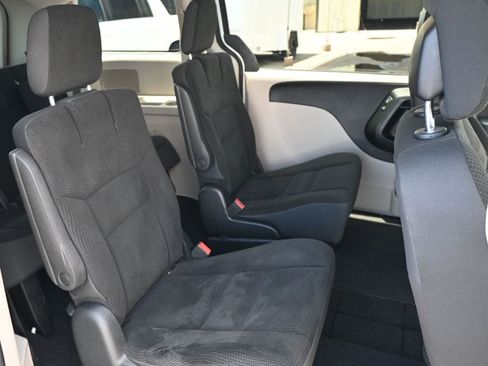 Used 2018 Dodge Grand Caravan SE w/ UConnect Hands-Free Group FWD image 19