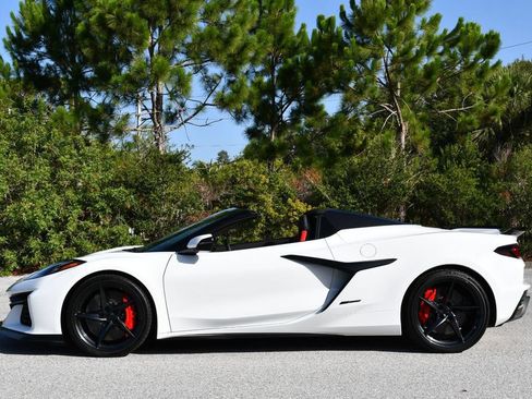 Used 2024 Chevrolet Corvette E-Ray Convertible w/ 3LZ AWD/4WD image 3
