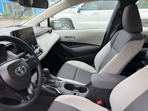 Used 2025 Toyota Corolla LE FWD image 32