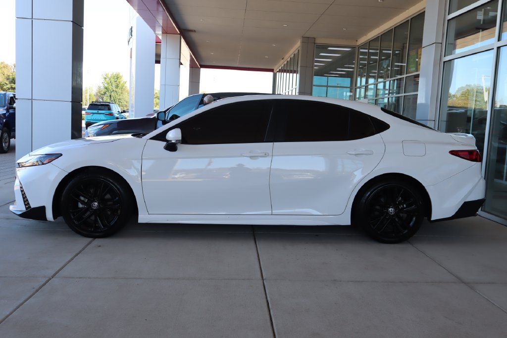 Used 2025 Toyota Camry SE FWD image 4