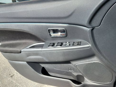 Used 2025 Mitsubishi Outlander Sport AWD image 8
