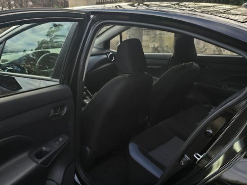 Used 2025 Nissan Versa SV image 7