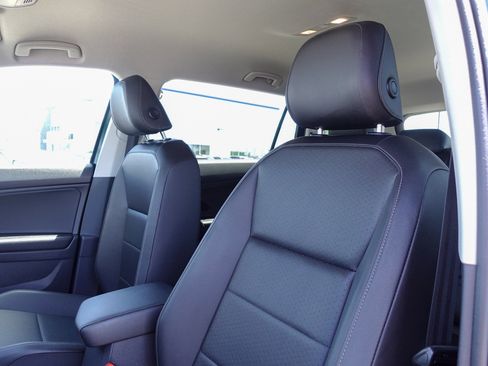 Used 2019 Volkswagen Tiguan SE AWD/4WD image 10
