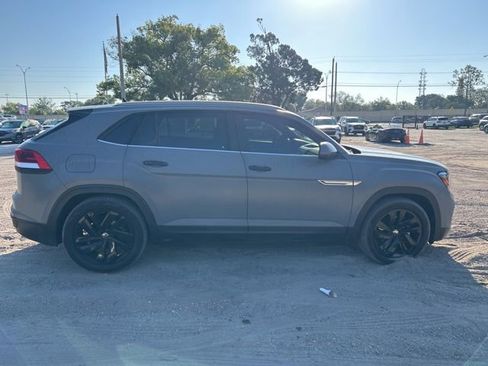 Used 2022 Volkswagen Atlas Cross Sport SE image 18