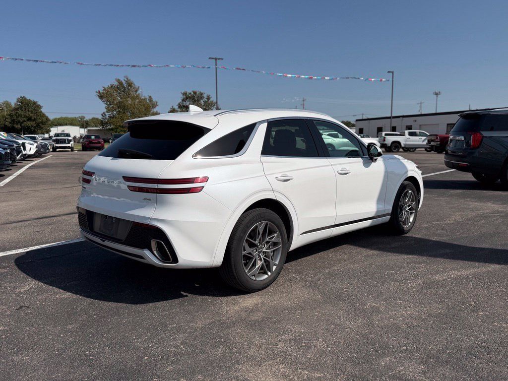 Used 2025 Genesis GV70 2.5T AWD/4WD image 4