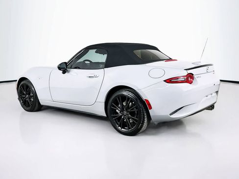Used 2024 MAZDA MX-5 Miata Club RWD image 4