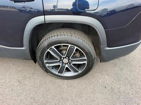 Used 2021 GMC Acadia SLT w/ Technology Package AWD/4WD image 9