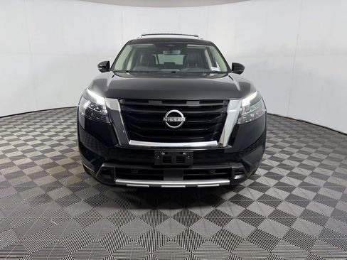 Used 2025 Nissan Pathfinder SL image 5