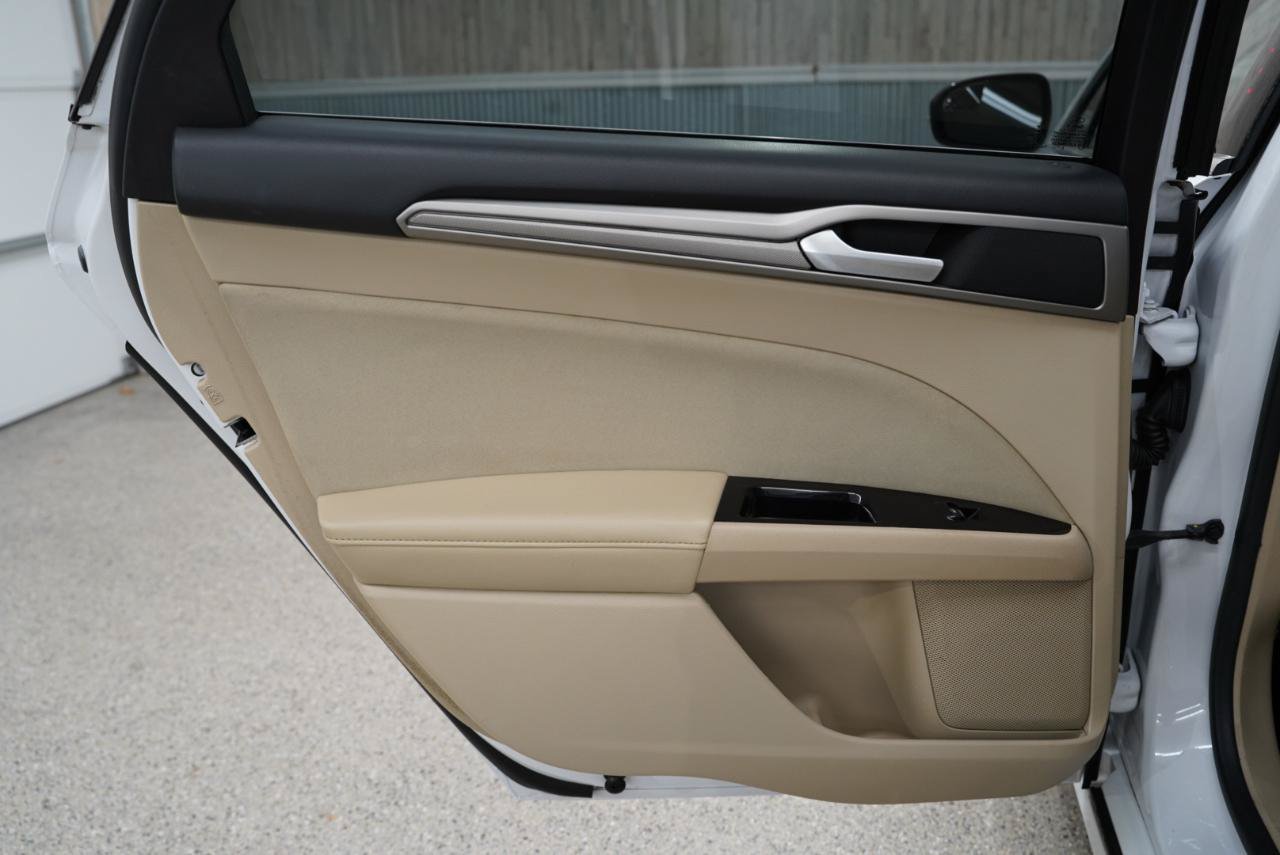 Used 2016 Ford Fusion SE FWD image 30