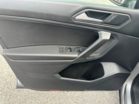 Used 2021 Volkswagen Tiguan SE w/ Panoramic Sunroof Package AWD/4WD image 10