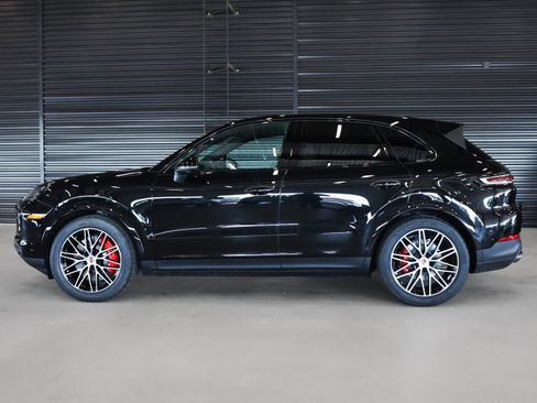 New 2026 Porsche Cayenne S image 2