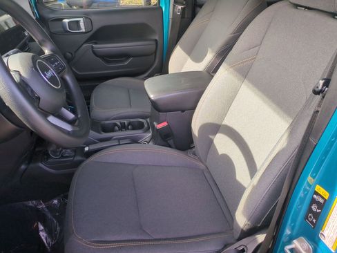 Used 2024 Jeep Wrangler Sport image 18