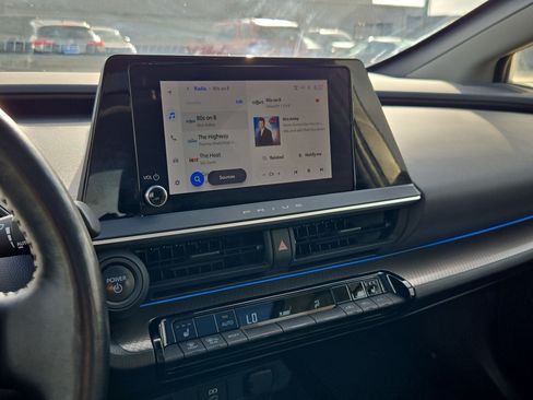 Used 2024 Toyota Prius XLE FWD image 24