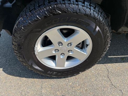 Used 2015 Jeep Wrangler Unlimited Sport w/ Quick Order Package 24S AWD/4WD image 6
