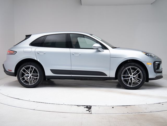 Certified 2026 Porsche Macan AWD/4WD image 32