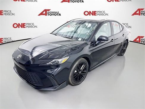 Certified 2025 Toyota Camry SE image 3