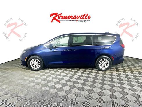 Used 2020 Chrysler Voyager LX image 4