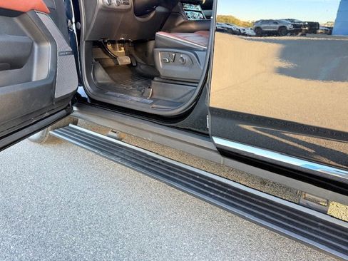 Used 2023 GMC Yukon Denali Ultimate image 8