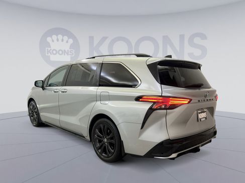 Used 2022 Toyota Sienna XSE w/ XSE Plus Package FWD image 7