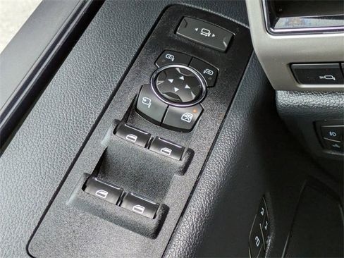 Certified 2022 Ford F250 Lariat w/ Black Appearance Package image 25