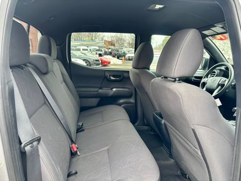 Used 2016 Toyota Tacoma TRD Sport w/ Exterior Package image 16