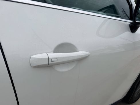 Used 2025 Nissan Pathfinder S FWD image 27
