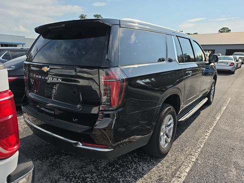 Used 2025 Chevrolet Suburban LT RWD image 4