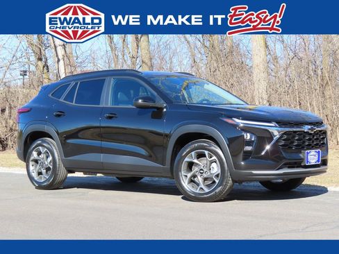 New 2026 Chevrolet Trax LT w/ LT Convenience Package FWD image 1