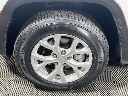 Used 2023 Jeep Grand Cherokee Limited image 28