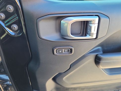 Used 2018 Jeep Wrangler Unlimited Rubicon AWD/4WD image 11