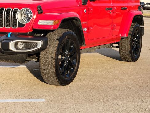 Used 2024 Jeep Wrangler Unlimited Sahara AWD/4WD image 12