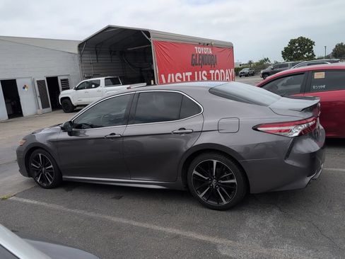 Used 2018 Toyota Camry XSE FWD image 8