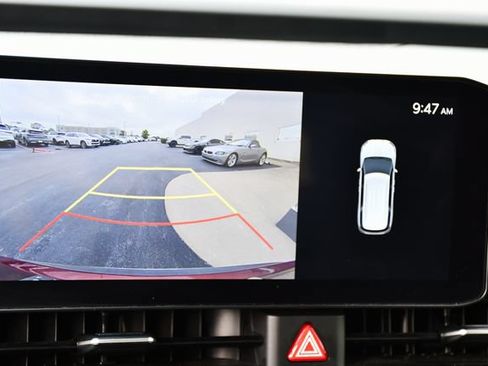 Used 2025 Kia Carnival FWD image 4