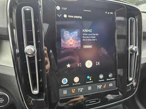 Certified 2025 Volvo XC40 B5 Plus w/ Protection Package Premier image 32