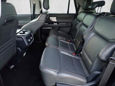 Used 2025 Ford Expedition Active image 10