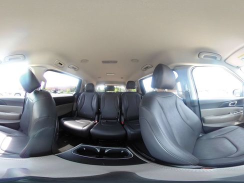 Used 2026 Kia Carnival FWD image 42