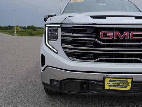 Used 2025 GMC Sierra 1500 SLT AWD/4WD image 3